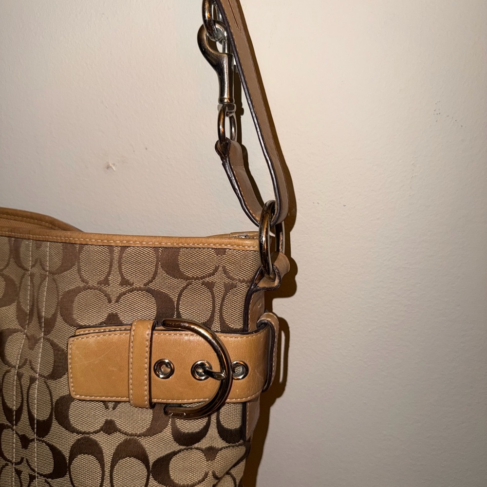 Classic Coach Brown Signature Shoulder Bag with Buckles - Picture 4 of 9